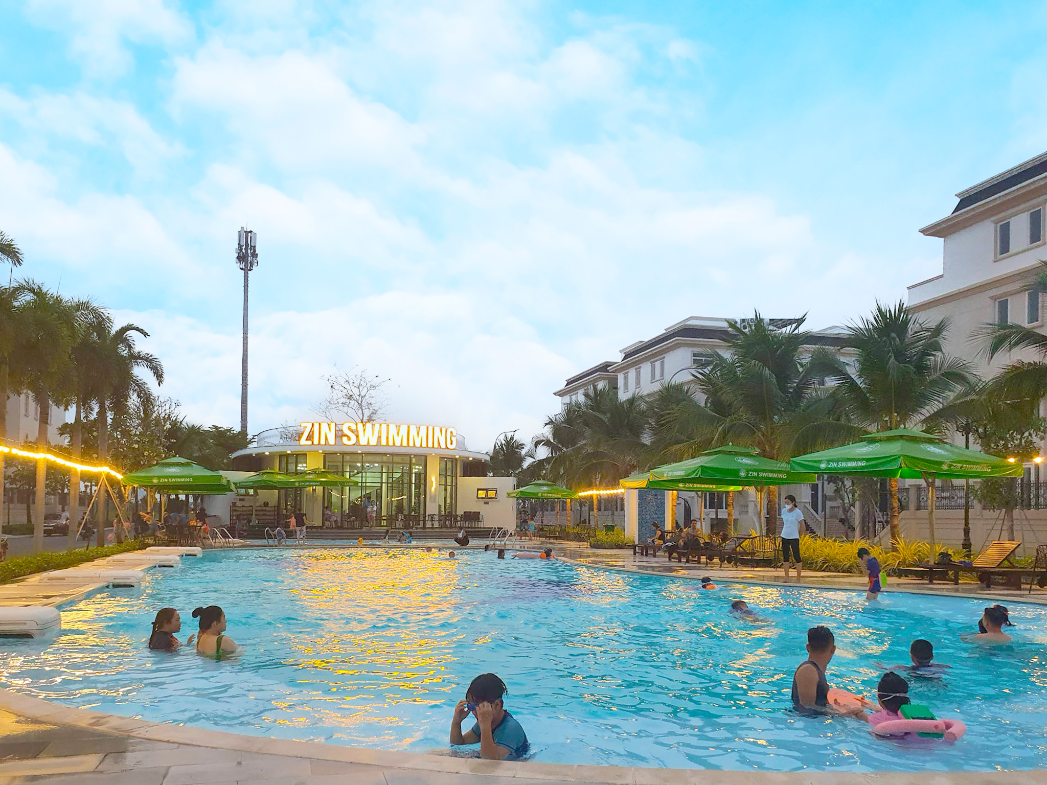 Hồ bơi và không gian cộng đồng Sunlake