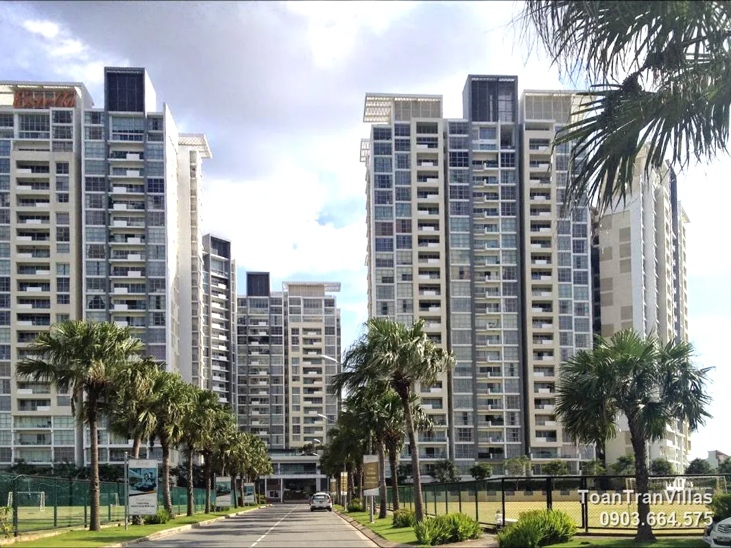 Các tòa Estella Heights nhìn từ đường nội khu
