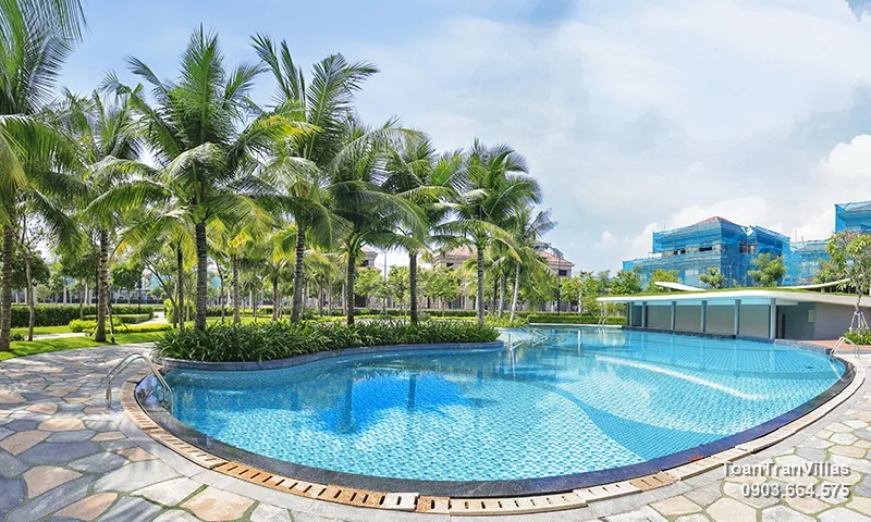Hồ bơi trong khu Sala