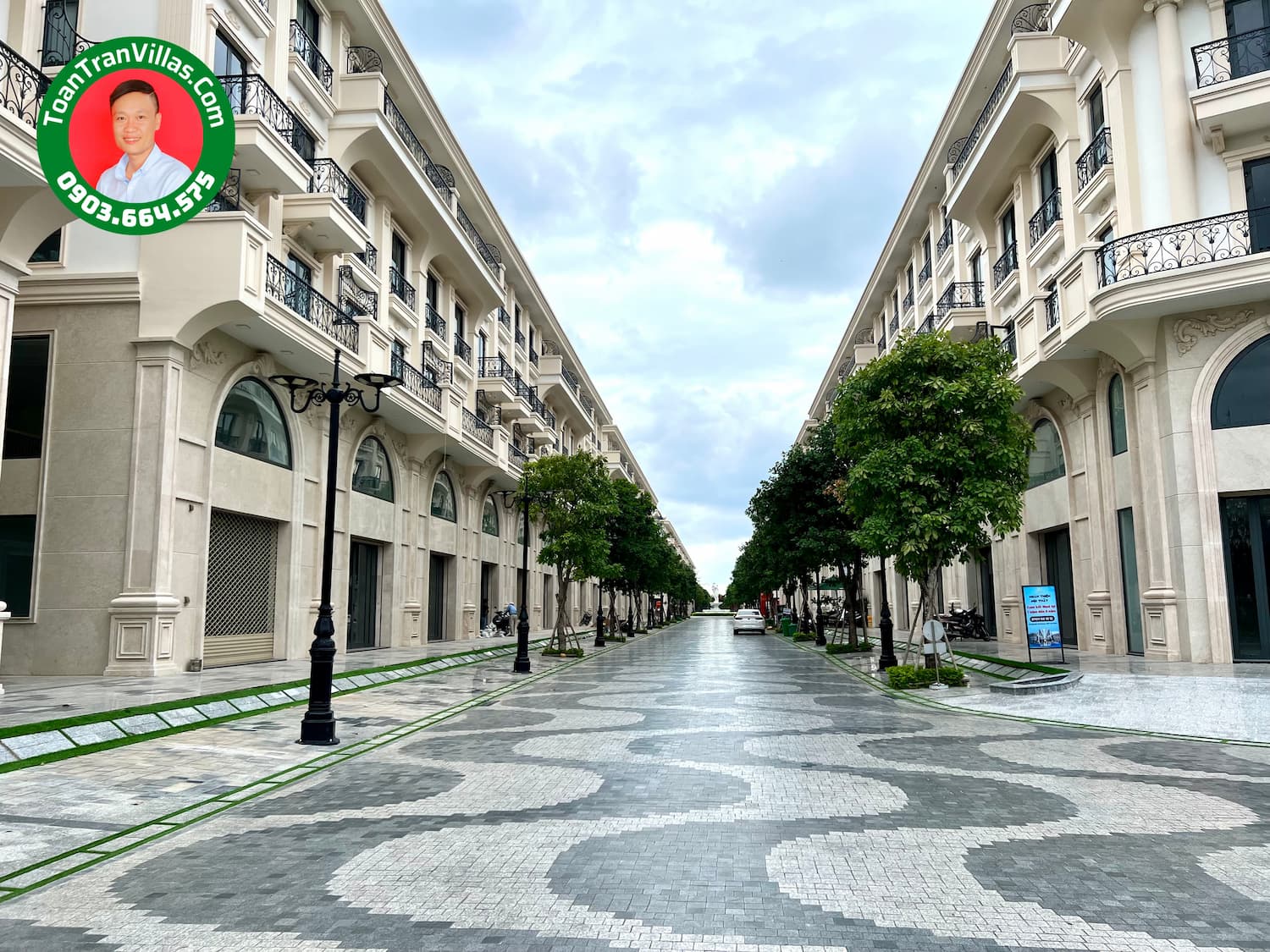Nhà phố Royal nhìn từ trục đường 32