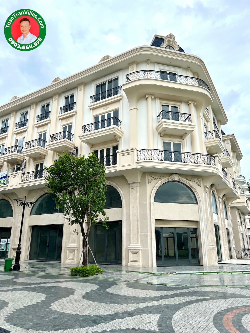 Phố đi bộ Royal