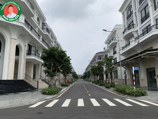 Nhà phố · 147 m² · Đông Nam Vạn Phúc