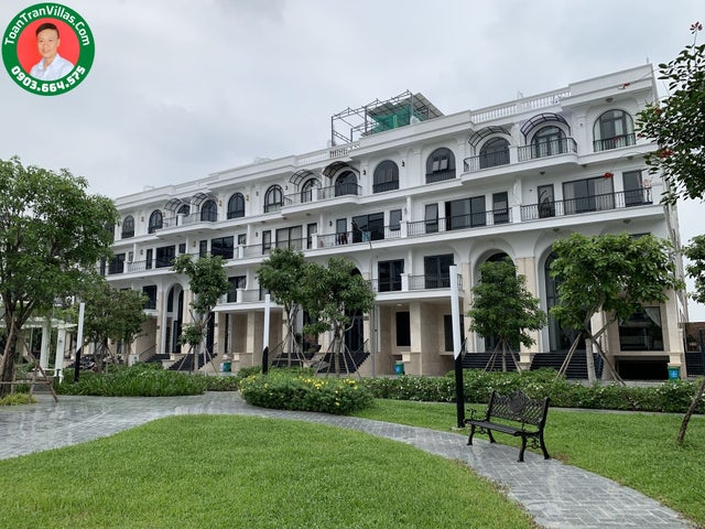 Nhà phố · 136.5 m² · Đông Nam Vạn Phúc