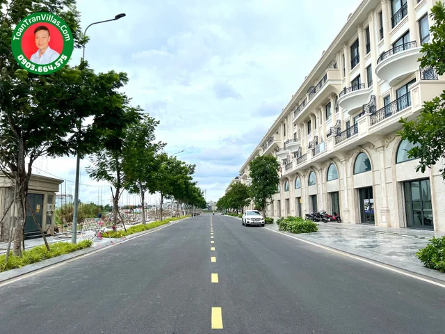 Shophouse · mặt tiền · thô · 140 m² · Royal Vạn Phúc