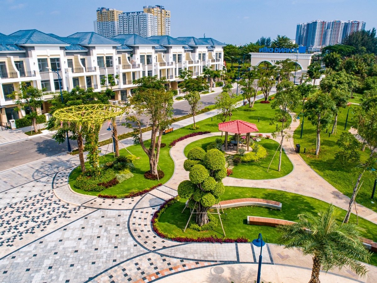 Công viên cây xanh và lối đi dạo trong nội khu Verosa Park